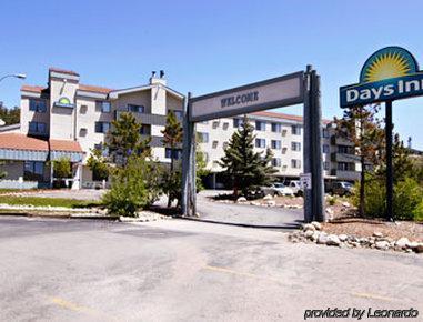 Days Inn By Wyndham Силвърторн Екстериор снимка